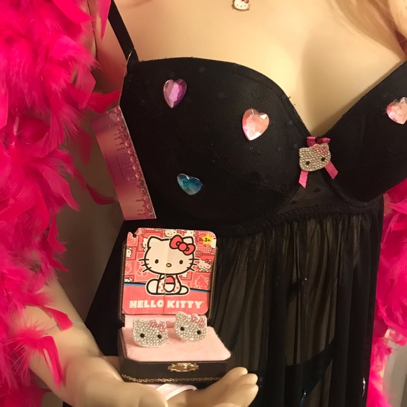 Adorable 💖🍬custom hello kitty lingerie set and Sanrio necklace bundle 🍭 - Picture 12 of 13